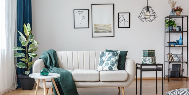 a whtie sofa